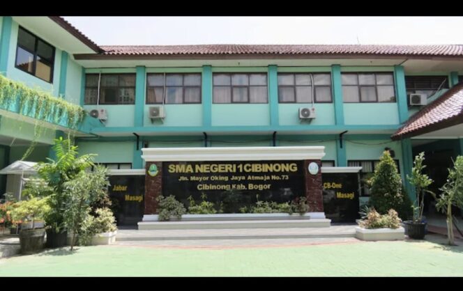 
					SMAN 1 Cibinong melakukan penerimaan siswa baru periode 2025-2026 tidak mematuhi surat edaran dari Gubernur Jawa Barat