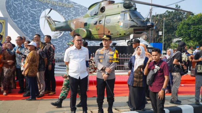 
					Kapolres Bogor Bersama Jendral TNI Hadiri Peresmian Monumen Helikopter Puma