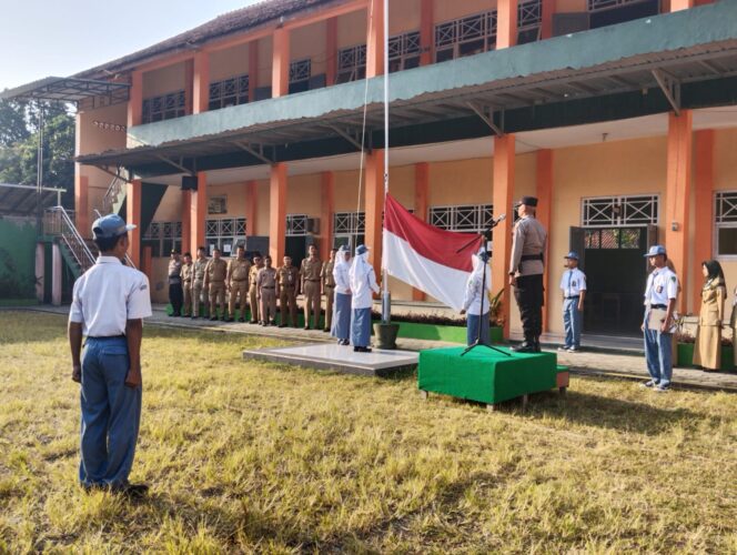 
					Polres Tegal Jadi Pembina Upacara di SMK Diponegoro, Tekankan Pentingnya Disiplin dan Etika