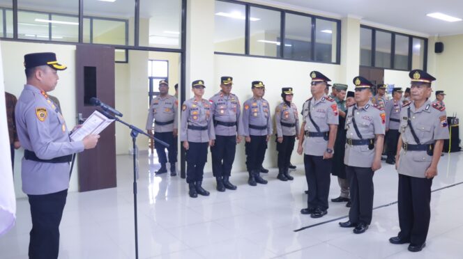 
					Tiga Kapolsek di Jajaran Polres Pekalongan Resmi Berganti, Kapolres Tekankan Sinergi dan Inovasi