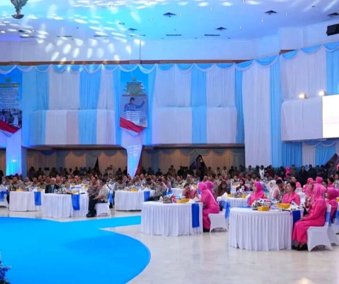 Kapolri Pimpin Acara Penghormatan Purna Tugas Komjen Pol (Purn.) Ahmad Dofiri dan Awal Tugas Wakapolri Komjen Pol Dedi Prasetyo