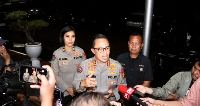 Demo Buruh Dan Mahasiswa Di DPR Tertib, Ada Kelompok Tak Dikenal Bertindak Anarkis*
