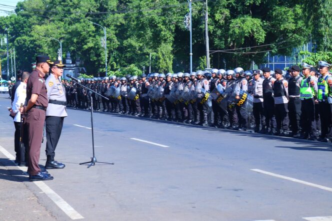 
					Ratusan Personel Siaga, Polres Pekalongan Gelar Apel Pengamanan Audiensi BEM UIN