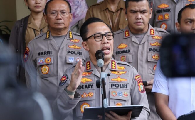 
					Jaga Jakarta, Polda Metro Jaya Ajak Warga Manfaatkan Call Center 110 Dan Hotline WhatsApp