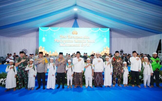 
					Hadiri Doa Bersama dan Peringatan Maulid Nabi, Kapolri Ajak Masyarakat Jaga Persatuan dan Kesatuan Untuk Memajukan Indonesia