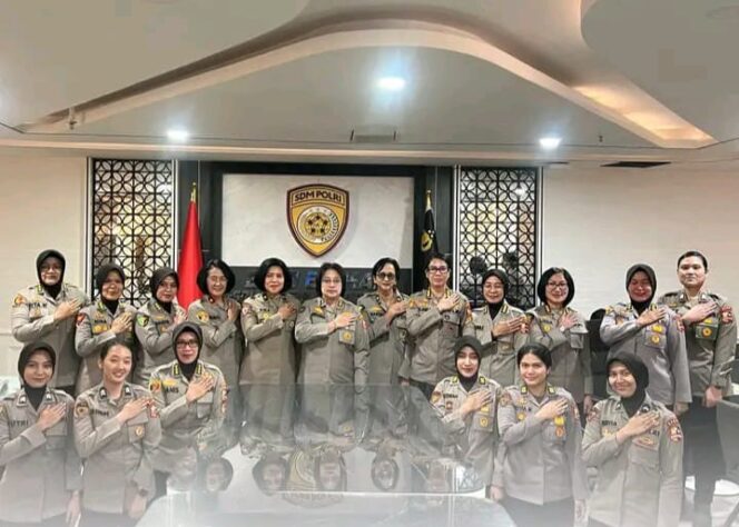 
					Selama 77 Tahun Polwan Ri Bersama Semangat Satukan Pengabdian .