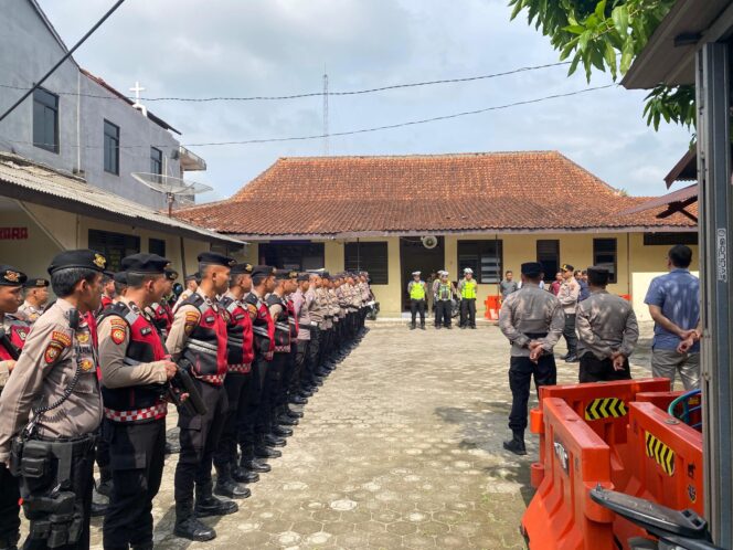 Kapolres Brebes Pimpin Apel Siaga Kamtibmas di Polsek Bumiayu