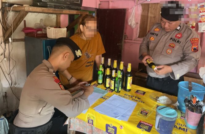 Sat Samapta Polres Pekalongan Sita Puluhan Botol Miras dari Sejumlah Warung dan Kafe