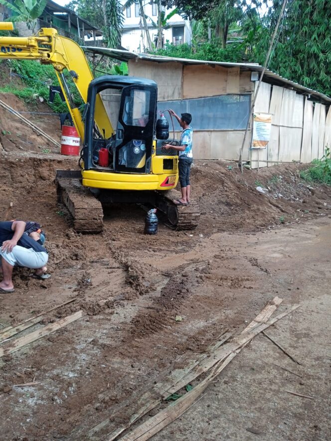 Alat Berat Turun ke Lokasi Proyek Gajud RT 04 RW 08 Tanpa Koordinasi, RW dan Pihak Desa Tidak Mengetahui.