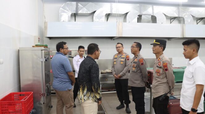 Kapolres Pekalongan Tinjau Dua Lokasi SPPG: Pastikan Warga Terlayani, Rencana Pembangunan Jalan Terus!