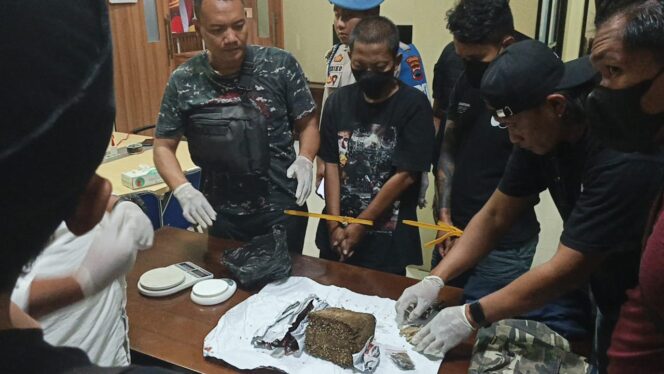 
					Residivis, Pria Di Bumiayu Diringkus Satresnarkoba, 607 Gram Ganja Diamankan