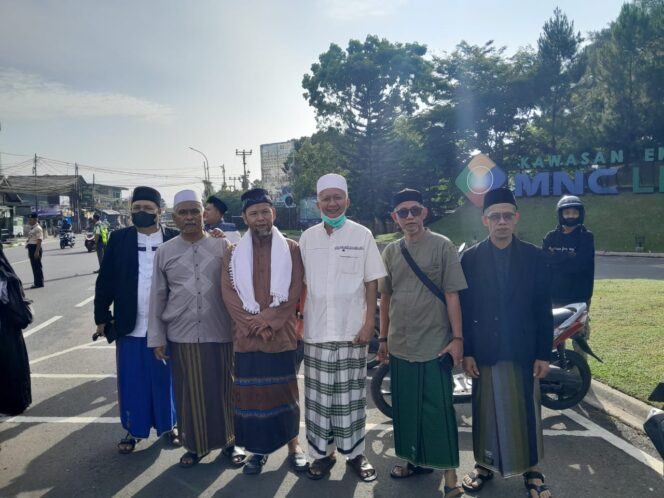 PEMERINTAH DESA CIburuy IKUTI PAWAI TA’ARUF PERINGATI HARI SANTRI NASIONAL 2025