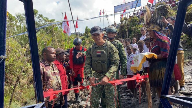 Peresmian Jembatan Gantung Kampung Dal di Kabupaten Nduga