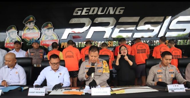 
					Polres Metro Bekasi Kota Ungkap Kasus Curanmor Indomaret Margahayu, Amankan 7 Residivis Lintas Kota