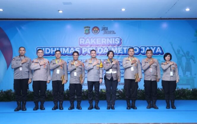 
					Polda Metro Jaya menggelar rapat Kerja Teknis (Rakernis) Tahun 2025 serta memberikan Penghargaan untuk Humas Polres dan jajarannya yang inovatif, dan berprestasi.
