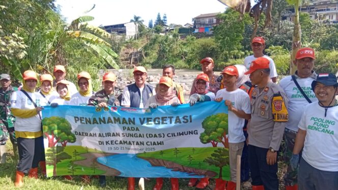 
					Kecamatan Ciawi Gelar Penanaman Vegetasi di Aliran Sungai Ciliwung