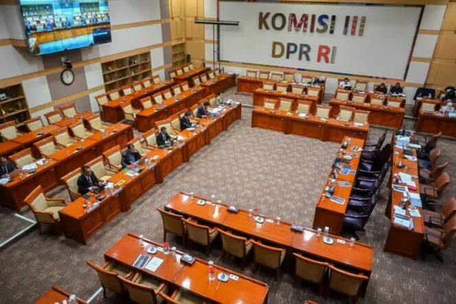 
					Ada Potensi Bertentangan “Percepatan Reformasi Polri” Dan “RKUHAP Polri 2025.”