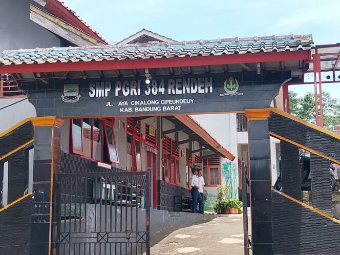 
					SMPN 384 Rendeh Cikalong Wetan Raih Segudang Prestasi, Pencak Silat dan Drumband Jadi Andalan