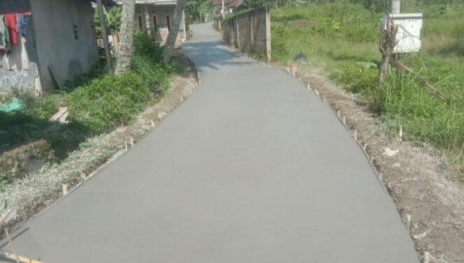 
					PEMERINTAH DESA SUKAJAYA REALISASIKAN BANKEU TAHAP II 2025 UNTUK BETONISASI JALAN DESA