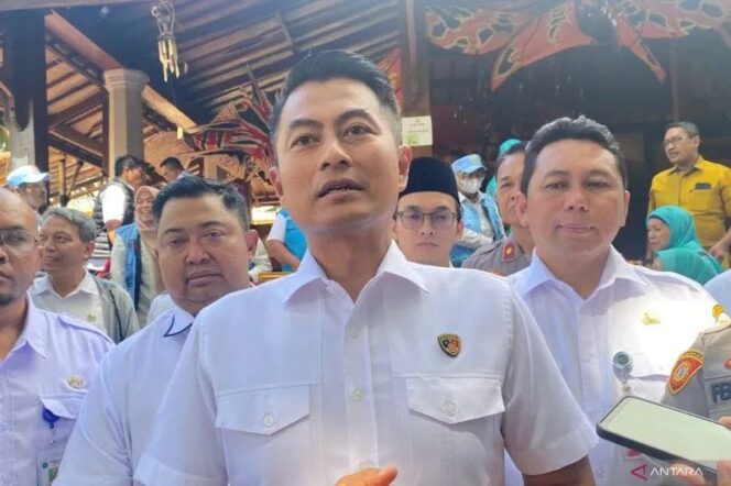 
					Polda Metro Jaya menyiapkan Operasi Lilin Hari Raya Natal 2025 dan libur Tahun Baru 2026.