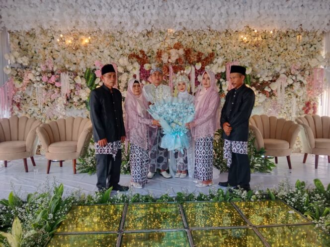 
					Pernikahan Marwan Amir Jayadi dan Neng Ulfah Berlangsung Meriah di Sukaluyu