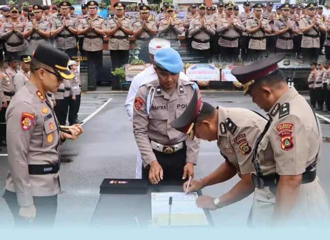 
					Tekankan Profesionalitas dan Pelayanan Prima, Kapolres Badung Pimpin Sertijab Sejumlah Pejabat Utama