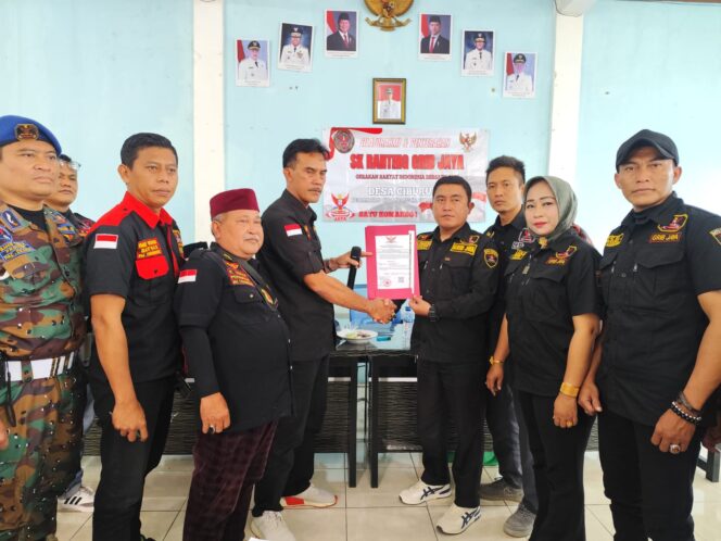 
					Penyerahan SK Ranting (Keluarga Besar Gerakan Rakyat Indonesia Bersatu)GRIB Jaya Desa Ciburuy Berlangsung Khidmat