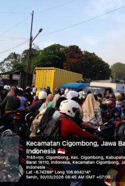 Akibat Pengendara Tidak Sabar, Kemacetan Parah Terjadi di Pertigaan Cigombong 