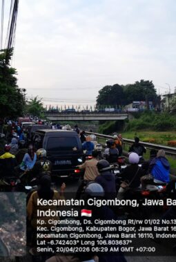 Akibat Pengendara Tidak Sabar, Kemacetan Parah Terjadi di Pertigaan Cigombong 