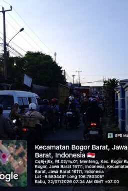 Akibat Pengendara Tidak Sabar, Kemacetan Parah Terjadi di Pertigaan Cigombong 